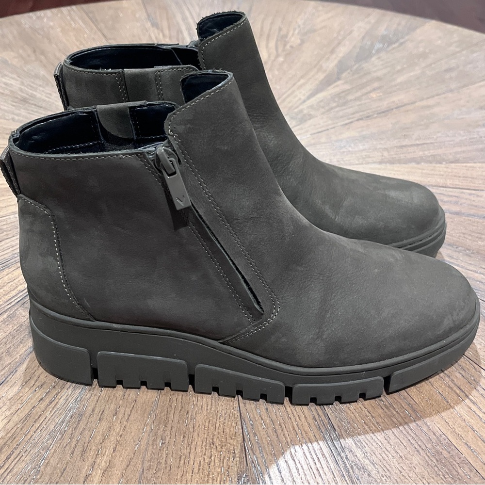 Vionic Uptown Sur Womens Size 8 Khaki Green Nubuck Waterproof Ankle Wedge Boots